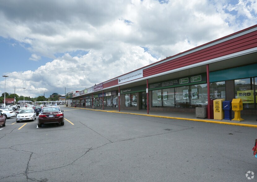 560-596 Montreal Rd, Ottawa, ON for lease - Building Photo - Image 2 of 5