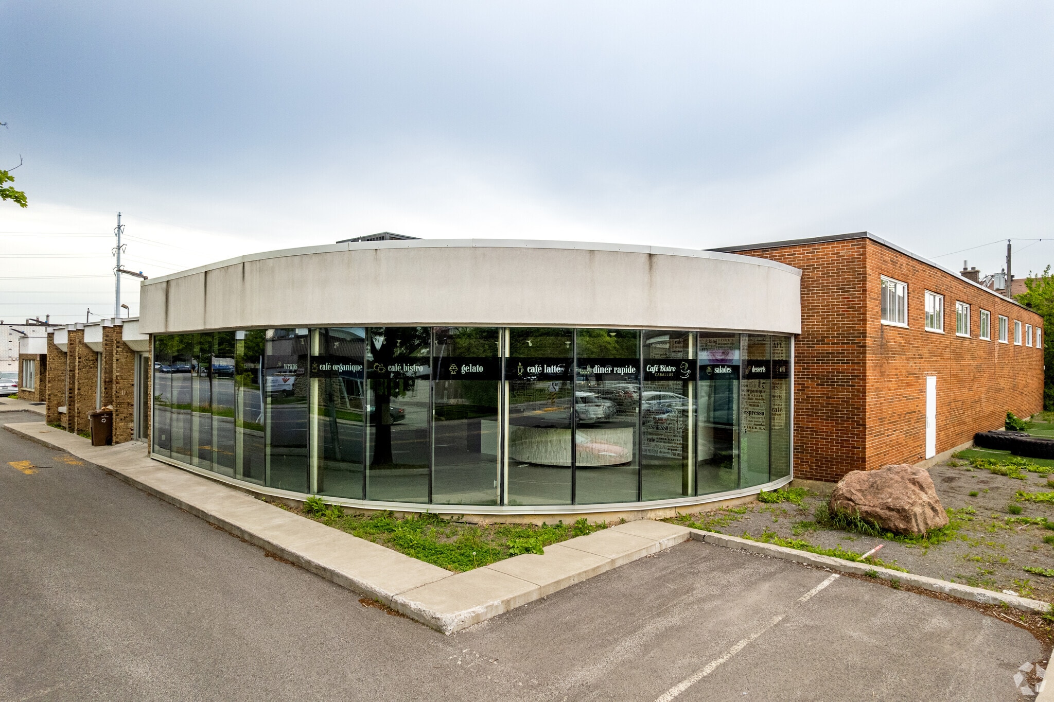 4600 Boul des Grandes-Prairies, Montréal, QC for sale Building Photo- Image 1 of 1