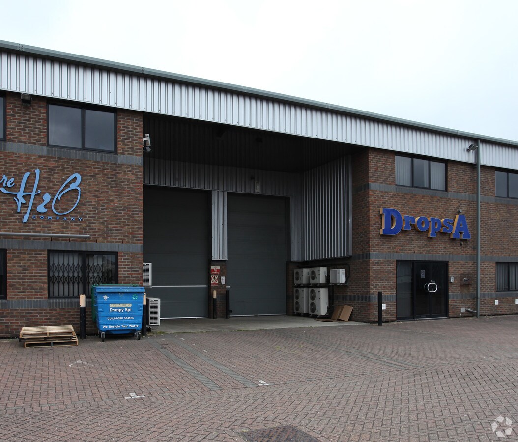 Crabtree Rd, Egham, SRY TW20 8RB