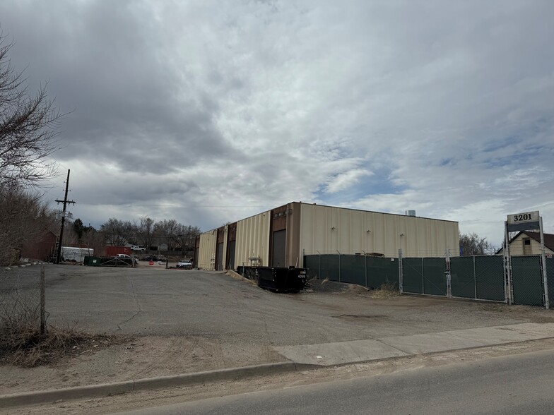 3201 S Zuni St, Englewood, CO for lease - Building Photo - Image 1 of 3