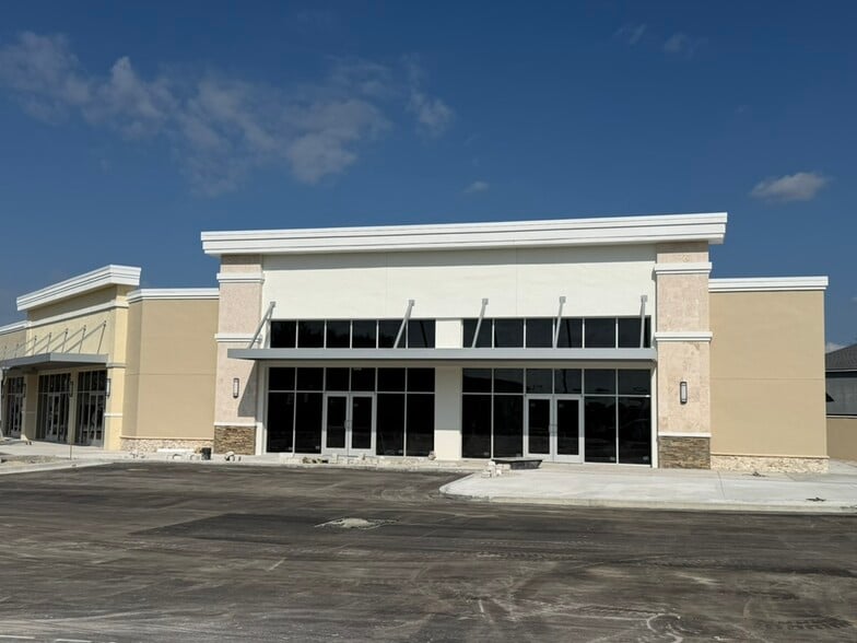 2001 Bernetti Place, Saint Cloud, FL for lease - Building Photo - Image 1 of 5