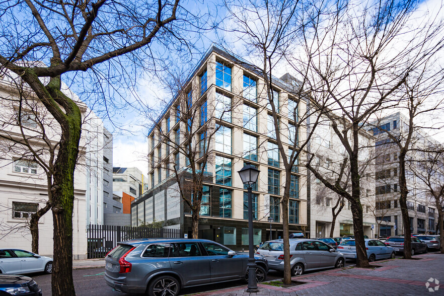 Calle Del Pinar, 5, Madrid, Madrid for lease - Primary Photo - Image 1 of 2