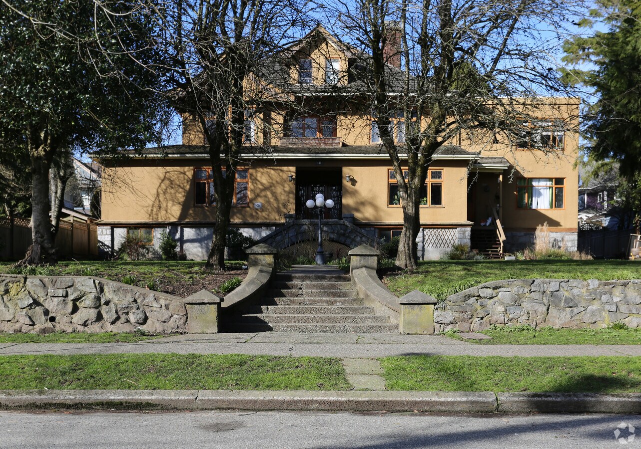 411 3rd Ave, New Westminster, BC V3L 1M6