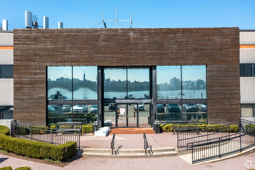 725 River Rd, Edgewater, NJ for lease - Building Photo - Image 2 of 6