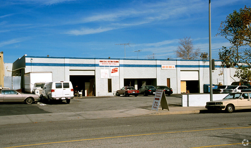 21717-21723 Plummer St, Chatsworth, CA for lease - Building Photo - Image 3 of 5