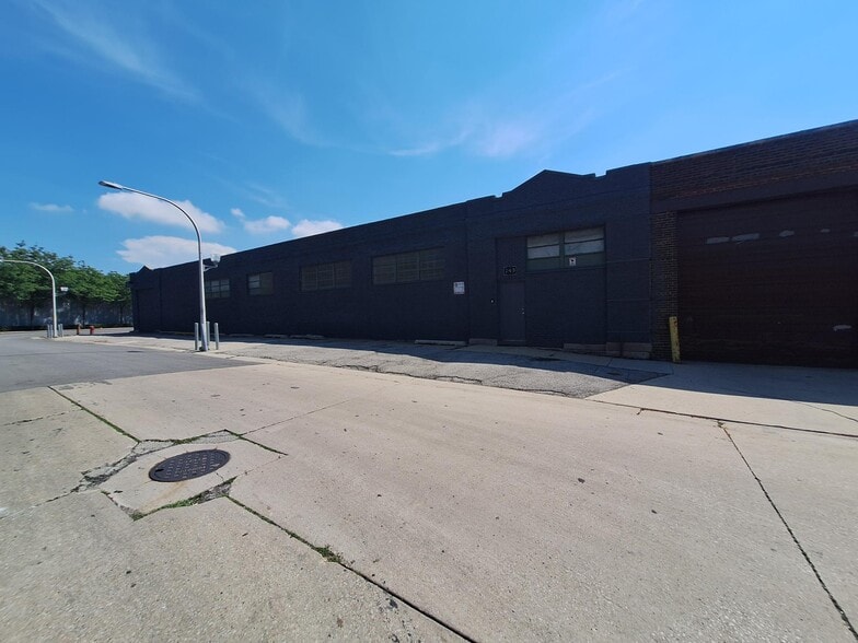 740 N Albany Ave, Chicago, IL for lease - Building Photo - Image 1 of 6