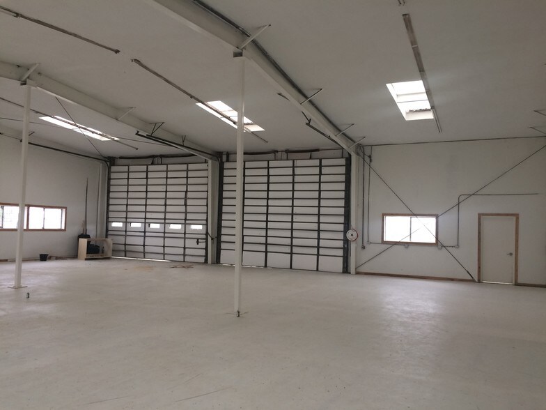 204 Glen Flora Rd, Eagle Lake, TX for sale - Interior Photo - Image 1 of 28