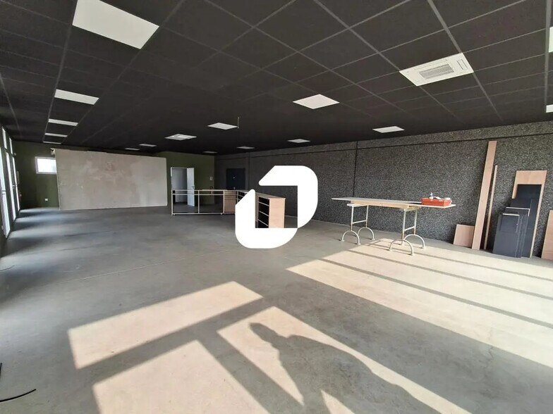 Retail in Cappelle-en-Pévèle for lease - Building Photo - Image 3 of 6