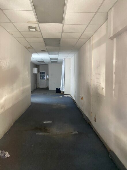 8415 Jamaica Ave, Jamaica, NY for sale - Interior Photo - Image 1 of 1