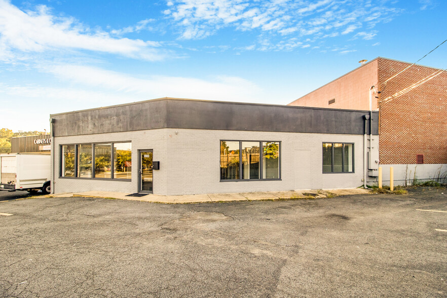 3220 Blenheim Blvd, Fairfax, VA for lease - Building Photo - Image 1 of 18