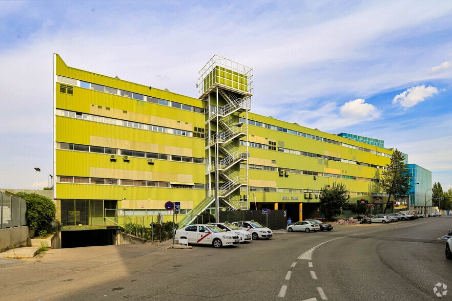 Calle Tomás Redondo, 3, Madrid, Madrid for lease - Primary Photo - Image 1 of 4