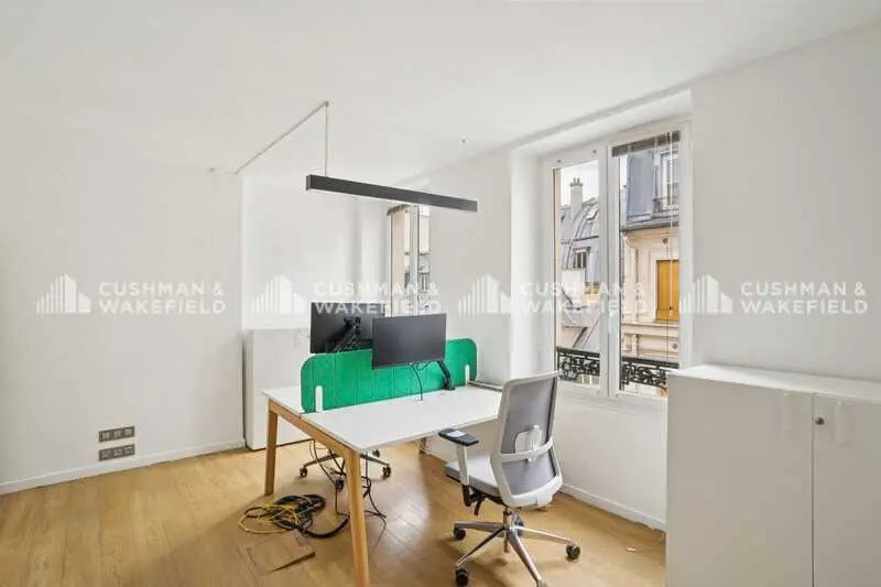 Office in Paris for lease - Interior Photo - Image 3 of 15