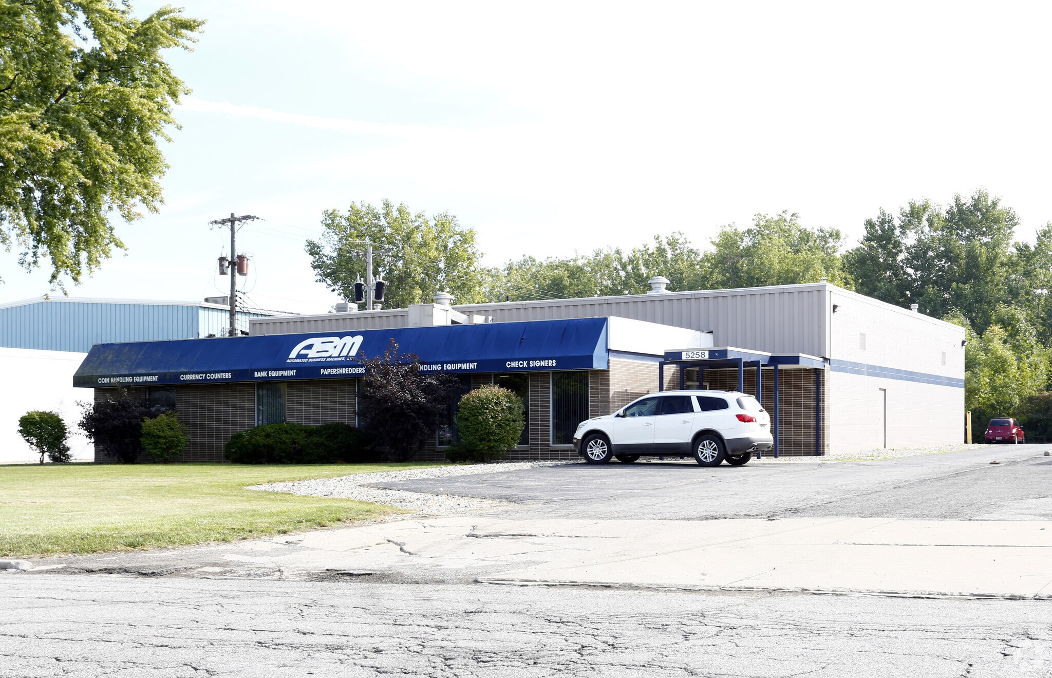 5258 Enterprise Blvd, Toledo, OH for sale Primary Photo- Image 1 of 1