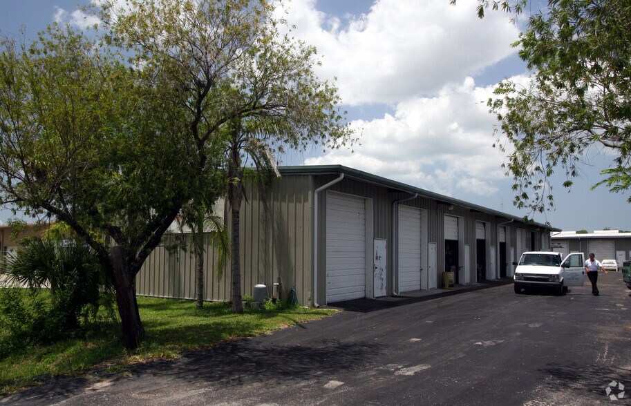 4253 Derek Way, Sarasota, FL for sale - Primary Photo - Image 1 of 1