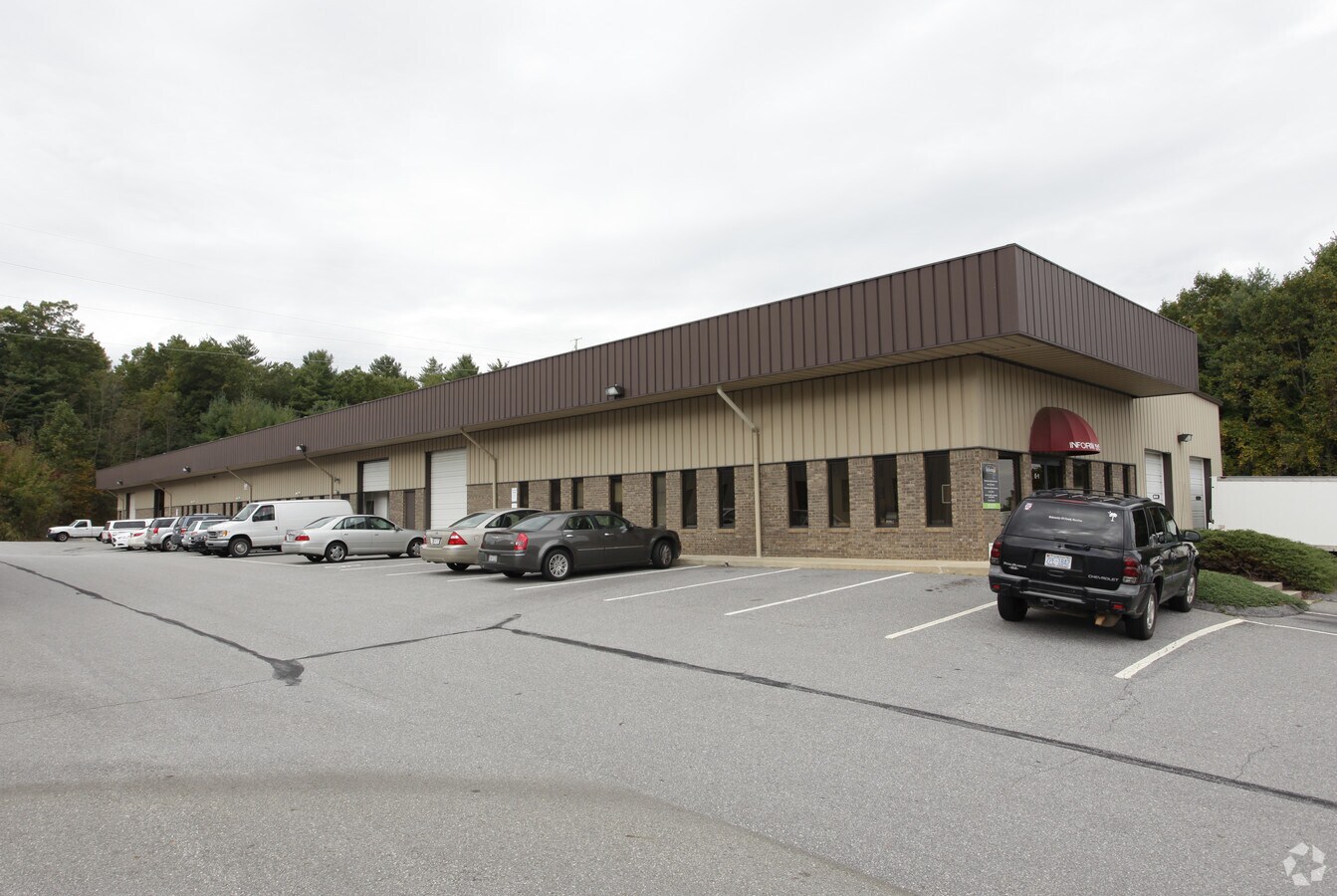 44 Buck Shoals Rd, Arden, NC 28704