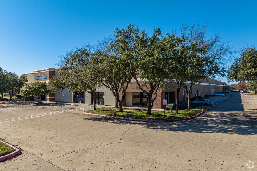 1215 Marsh Ln, Carrollton, TX for lease - Building Photo - Image 2 of 5