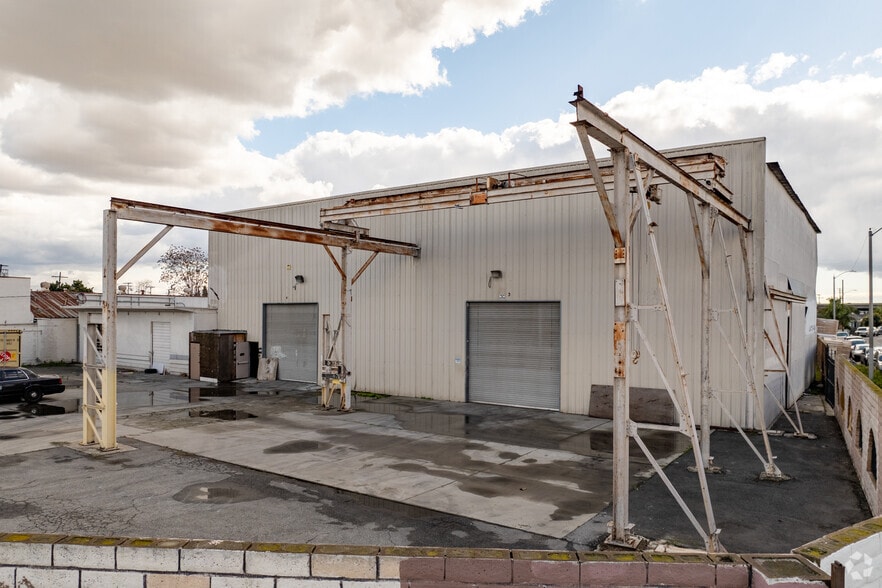 2772-2820 Norton Ave, Lynwood, CA for lease - Building Photo - Image 3 of 17
