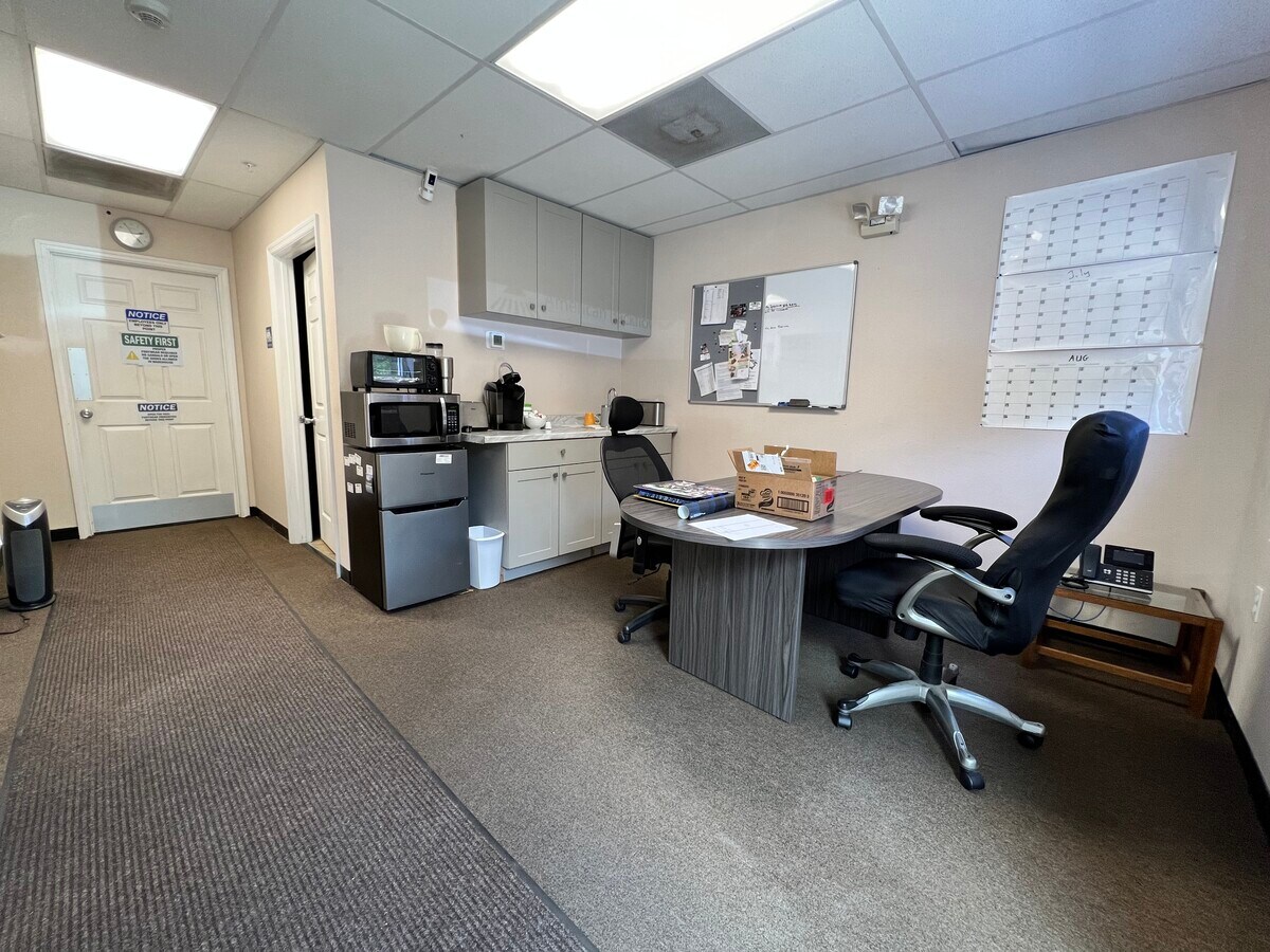 6636-6646 26th Ct, Sarasota, FL 34243 - Unit 6644 - - Interior Photo - Image 1 of 5