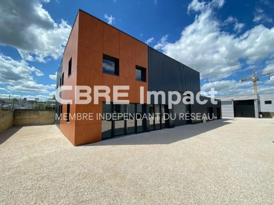 Location Local d'activités 420 m² - Photo 1