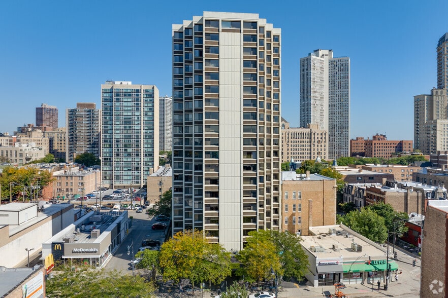 2623-2627 N Clark St, Chicago, IL for lease - Primary Photo - Image 3 of 77