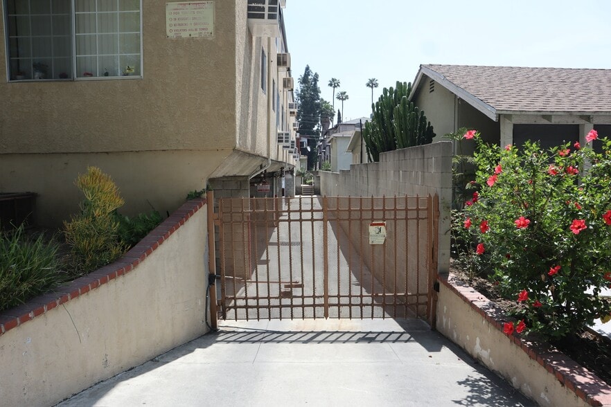 1160 Elm Ave, Glendale, CA for sale - Building Photo - Image 3 of 12