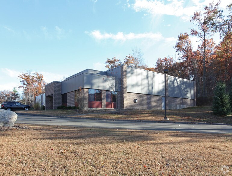 150 Commerce Dr, Canton, CT for sale - Primary Photo - Image 1 of 1