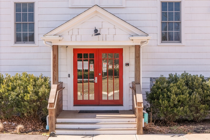 499 E Main Rd, Middletown, RI for sale - Building Photo - Image 3 of 79