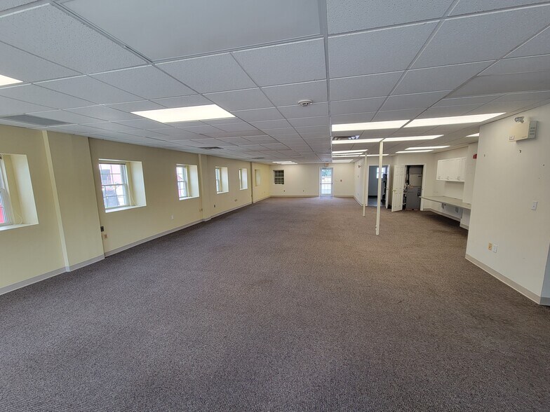 34 Chelmsford St, Chelmsford, MA for lease - Interior Photo - Image 3 of 9