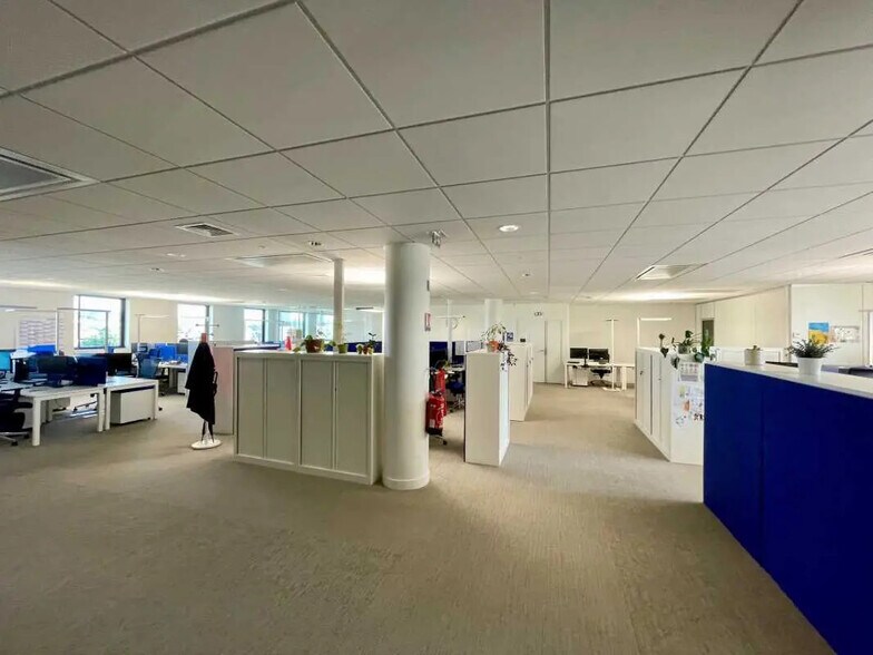 Office in Margny-lès-Compiègne for lease - Interior Photo - Image 2 of 9