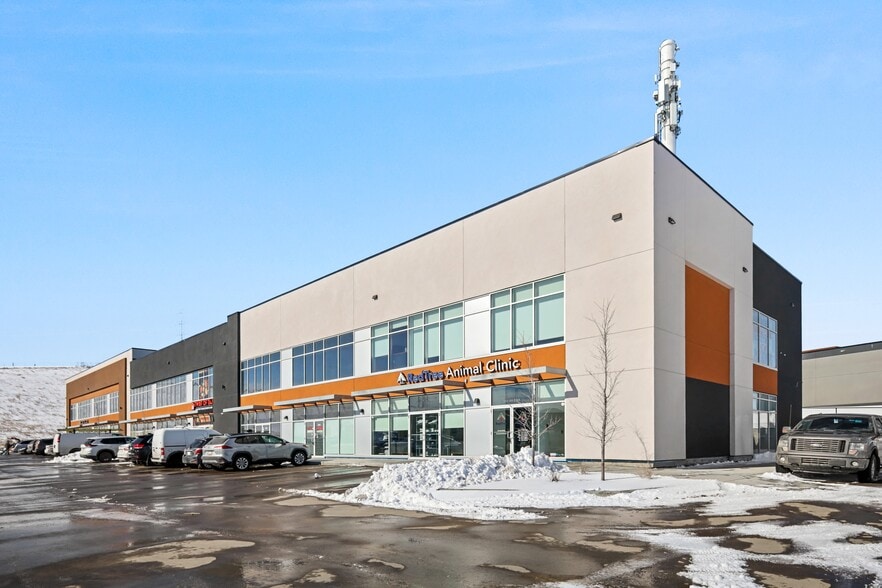 270 Nolanridge Cres, Calgary, AB for lease - Building Photo - Image 2 of 9