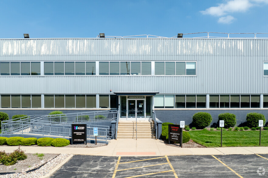 1717 Gifford Rd, Elgin, IL for lease - Building Photo - Image 3 of 5