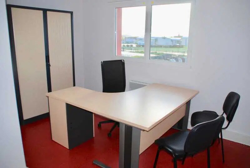 Office in Beauvais for lease Interior Photo- Image 1 of 7