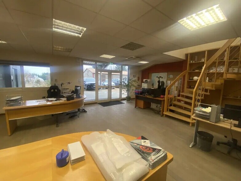 Flex in Hurigny for sale - Interior Photo - Image 2 of 7