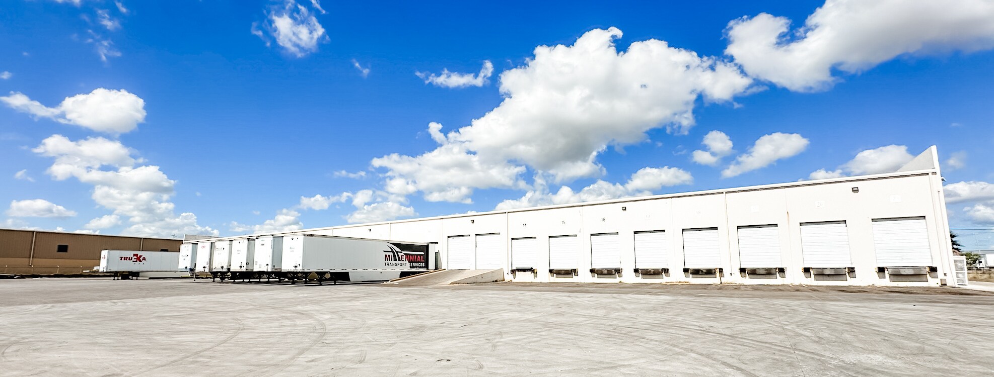 813 Nafta Blvd, Laredo, TX for lease Primary Photo- Image 1 of 9