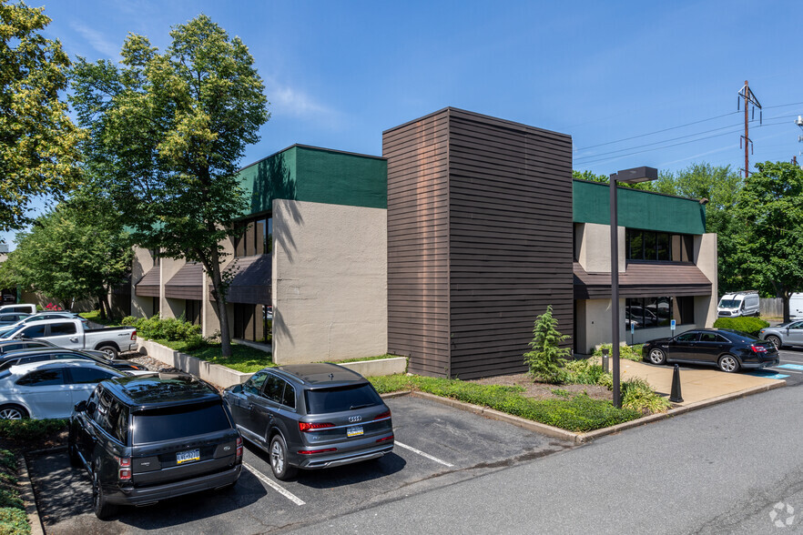 3466 Progress Dr, Bensalem, PA for lease - Building Photo - Image 1 of 7