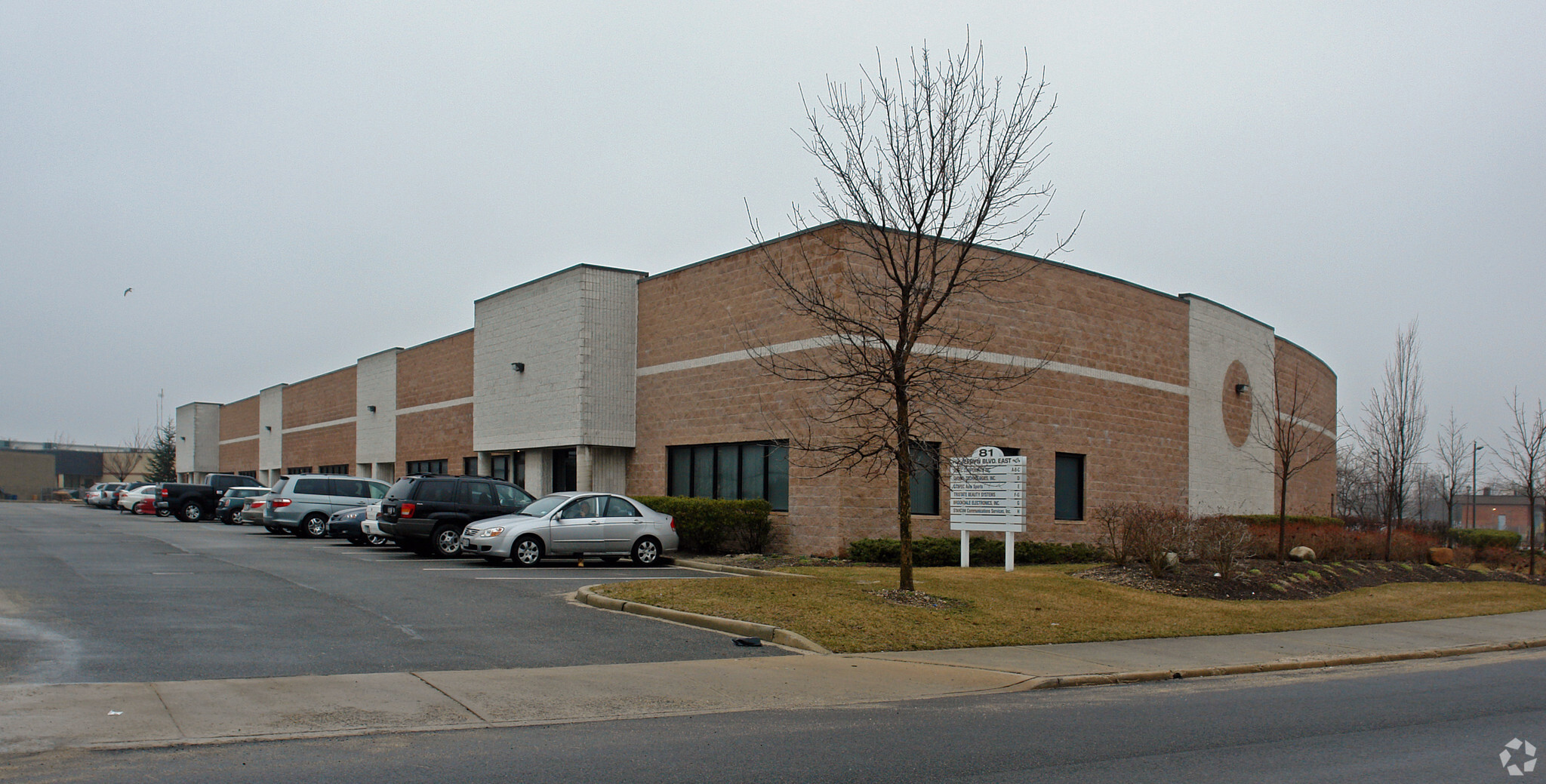 81 E Jefryn Blvd, Deer Park, NY for lease Primary Photo- Image 1 of 3