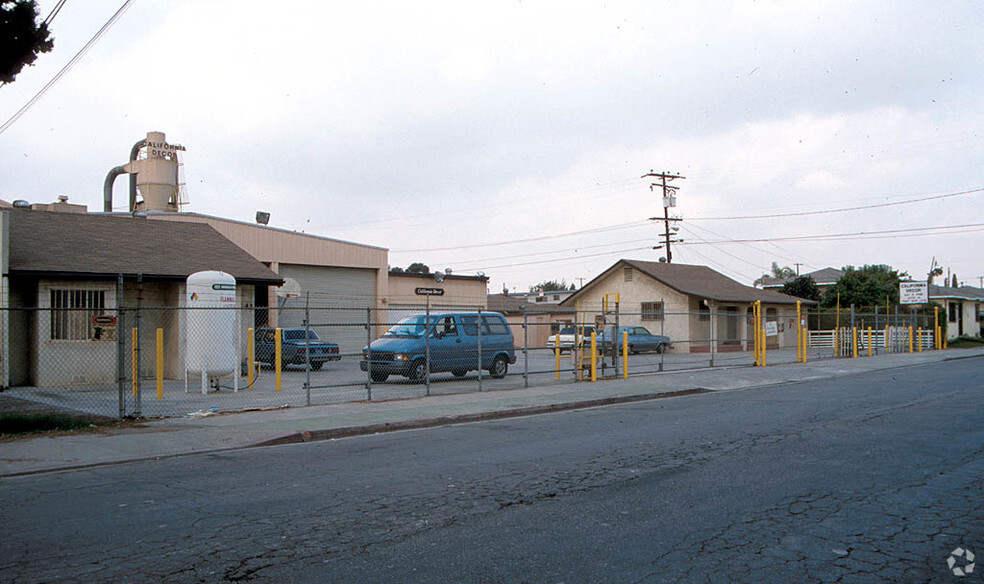 533 & 541 E Pine St, Compton, CA for sale - Primary Photo - Image 2 of 3