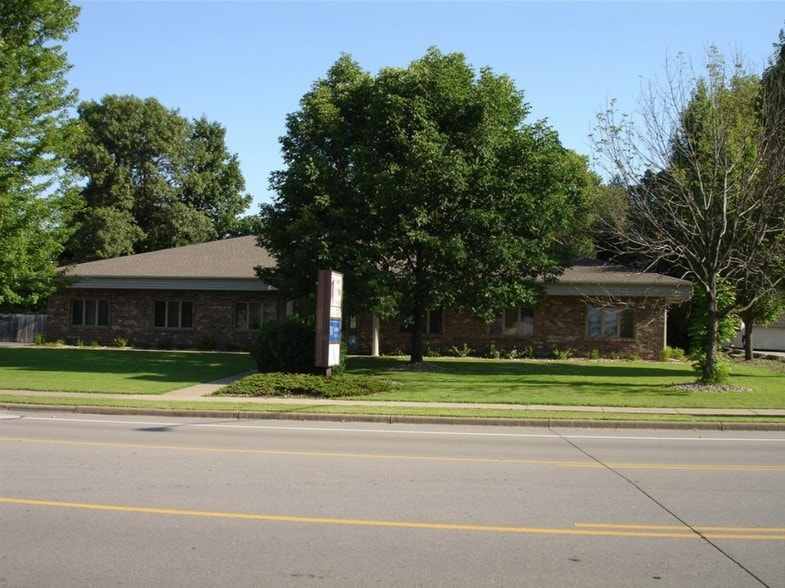 1113-1117 Riders Club Rd, Onalaska, WI for lease - Building Photo - Image 2 of 2