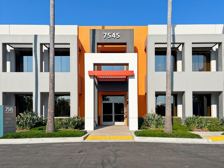 7545 Irvine Center Dr, Irvine, CA for lease - Building Photo - Image 2 of 20