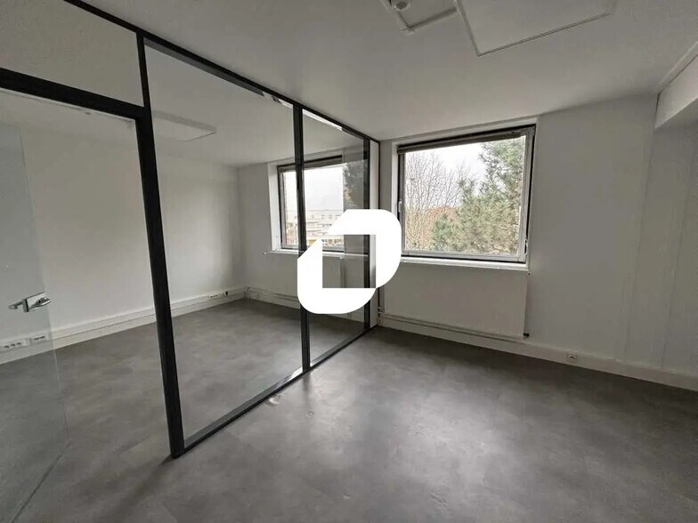 317 Square Des Champs Elysées, Évry-Courcouronnes for lease - Interior Photo - Image 3 of 13