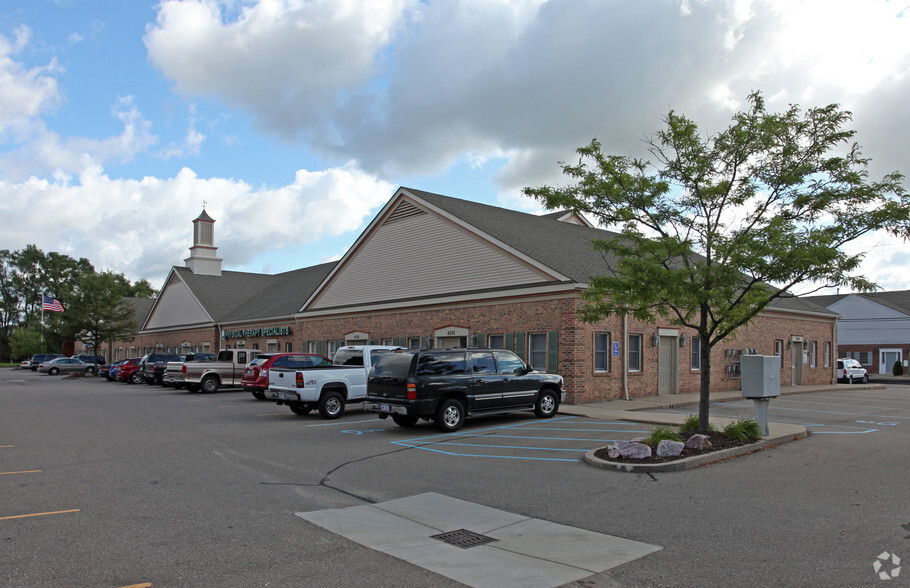 9362-9398 N Lilley Rd, Plymouth, MI for lease - Building Photo - Image 1 of 3