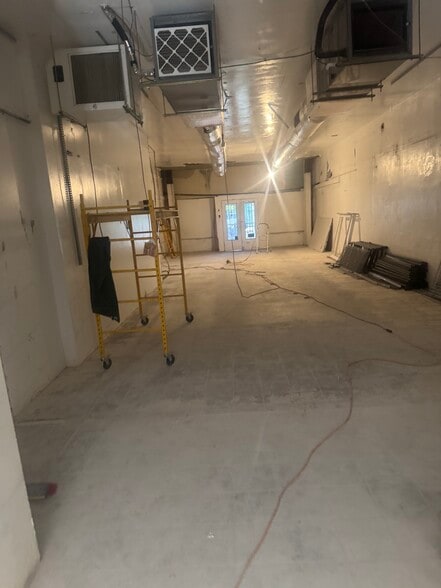 5438-5440 Monte Vista St, Los Angeles, CA for lease - Building Photo - Image 2 of 4