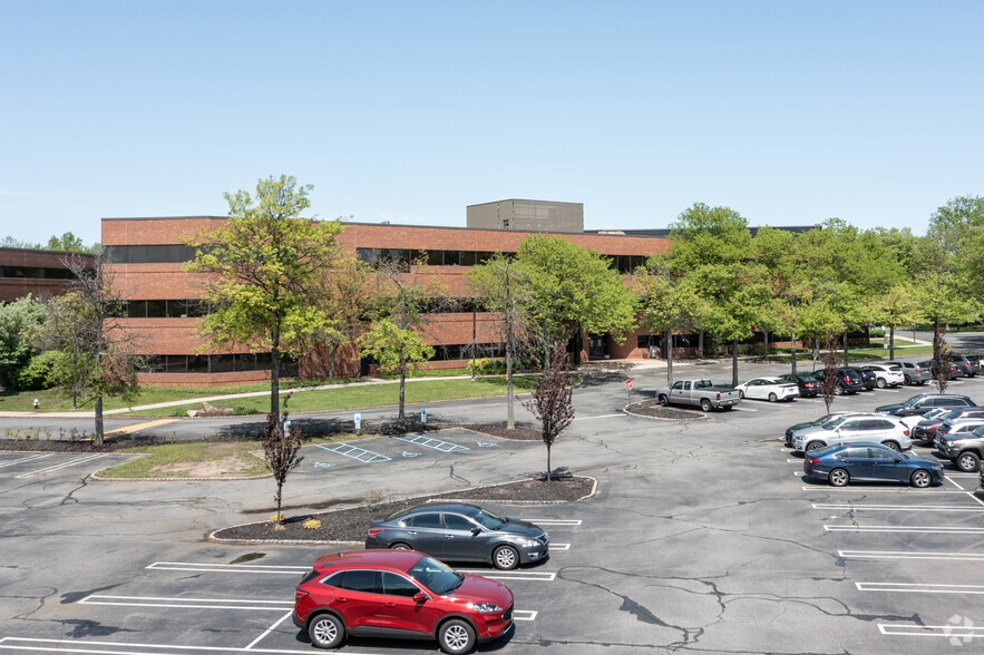 2025 Lincoln Hwy, Edison, NJ for lease - Building Photo - Image 1 of 6