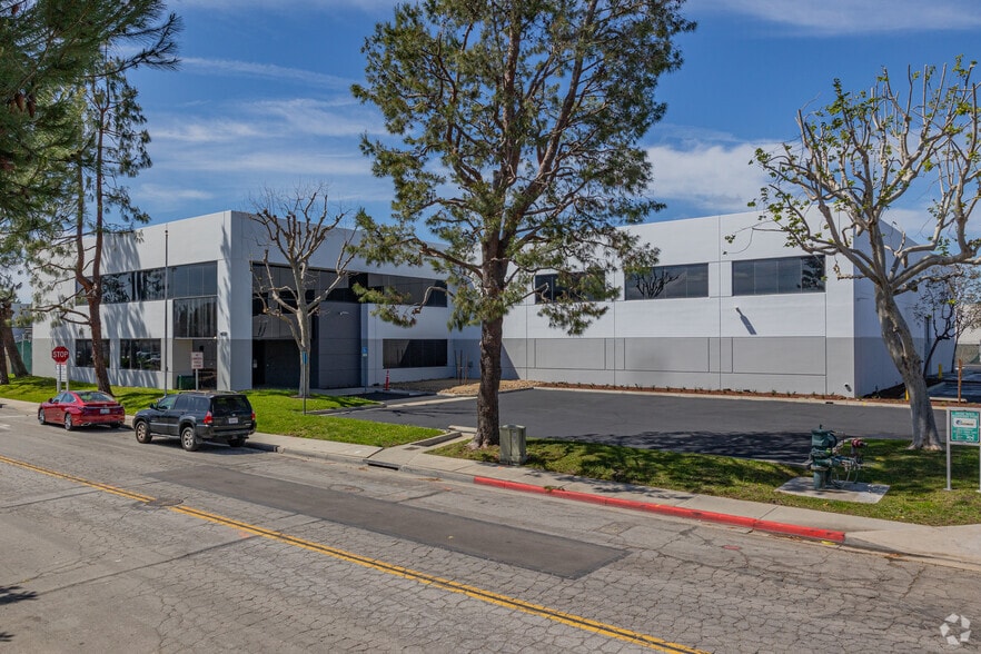 14321 Corporate Dr, Garden Grove, CA for lease - Primary Photo - Image 1 of 8