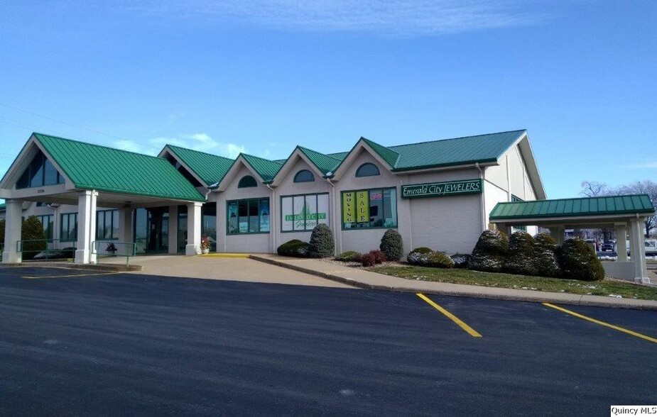 3236 Broadway St, Quincy, IL for lease - Building Photo - Image 2 of 4