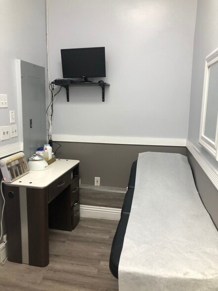 11032-11042 Ventura Blvd, Studio City, CA for lease - Building Photo - Image 3 of 9