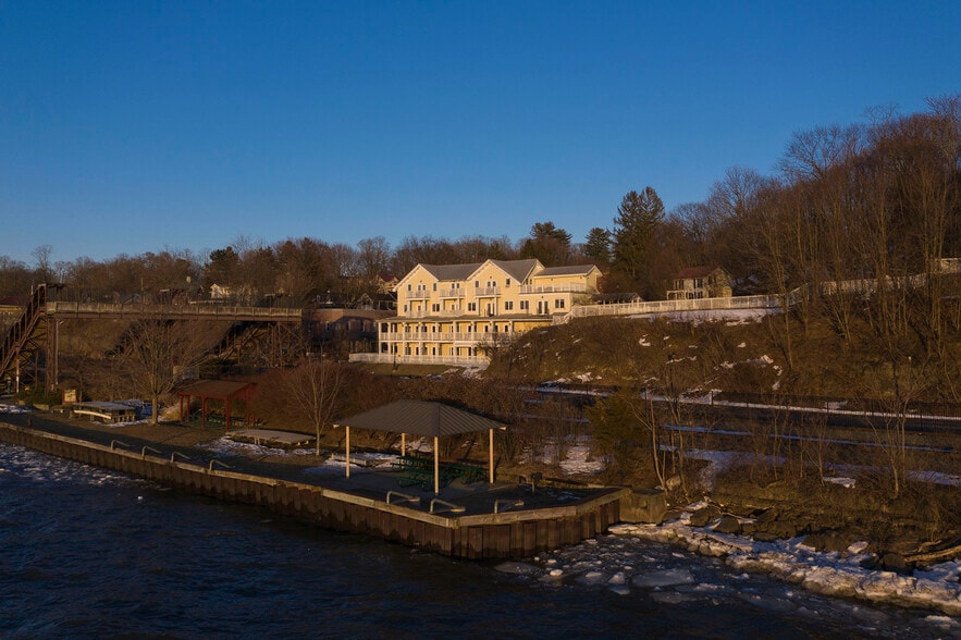 4 Grinnell St, Rhinecliff, NY for lease - Building Photo - Image 3 of 8