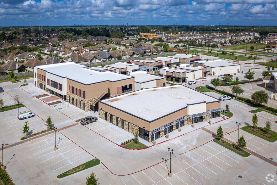 18722 University Blvd, Sugar Land, TX for lease - The Marcel District - Image 1 of 32