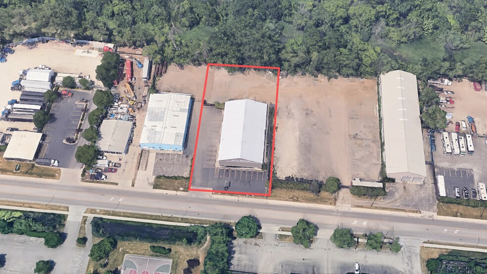 270 Willard Ave, Elgin, IL for sale - Building Photo - Image 2 of 8