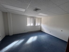 1 Regency Dr, Bloomfield, CT for lease Interior Photo- Image 2 of 4